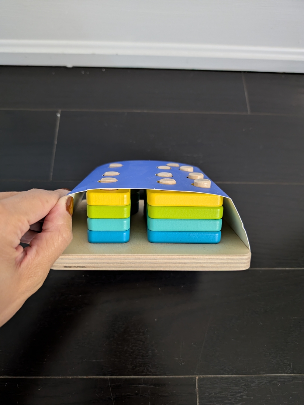 Lovevery Sort & Stack Peg Puzzle - Picture 2 of 3